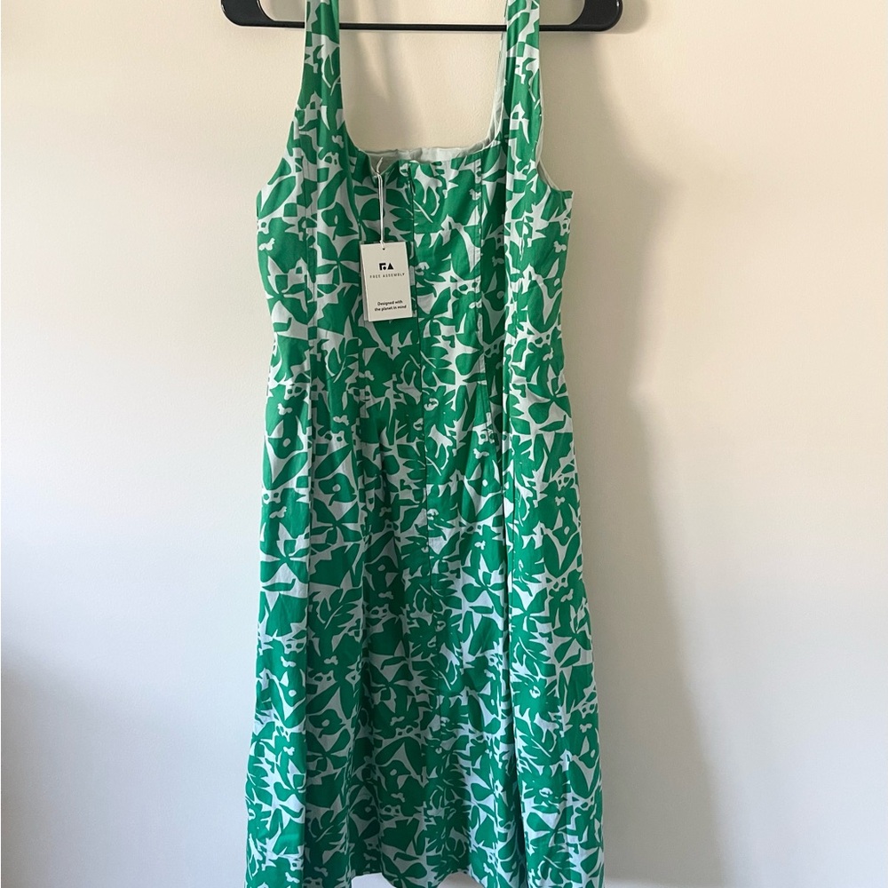 Green and White Sleeveless Sundress with Scoop Neck
